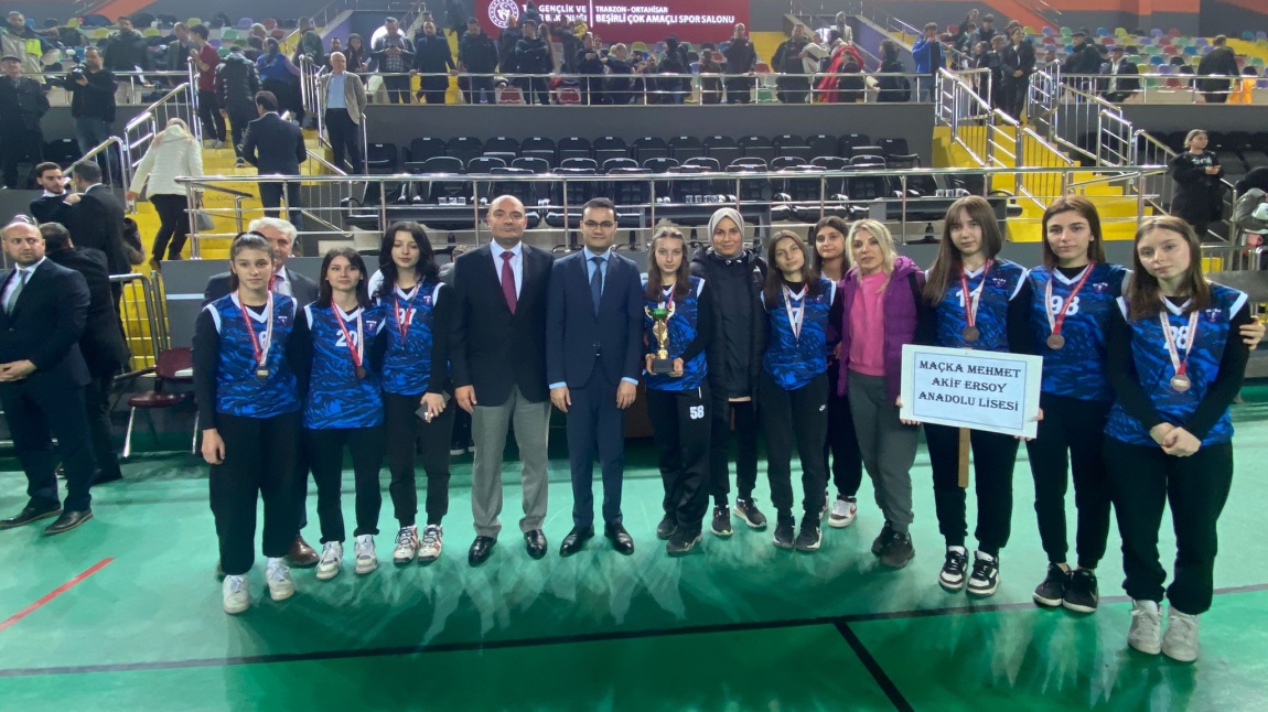 2023-2024 Eğitim Öğretim Yılı Okul Sporları kapsamında Trabzon Beşirli Spor Kompleksinde yapılan toplu ödül töreninde Okulumuz Voleybolda İl Dördüncülüğü ödülünü almıştır.