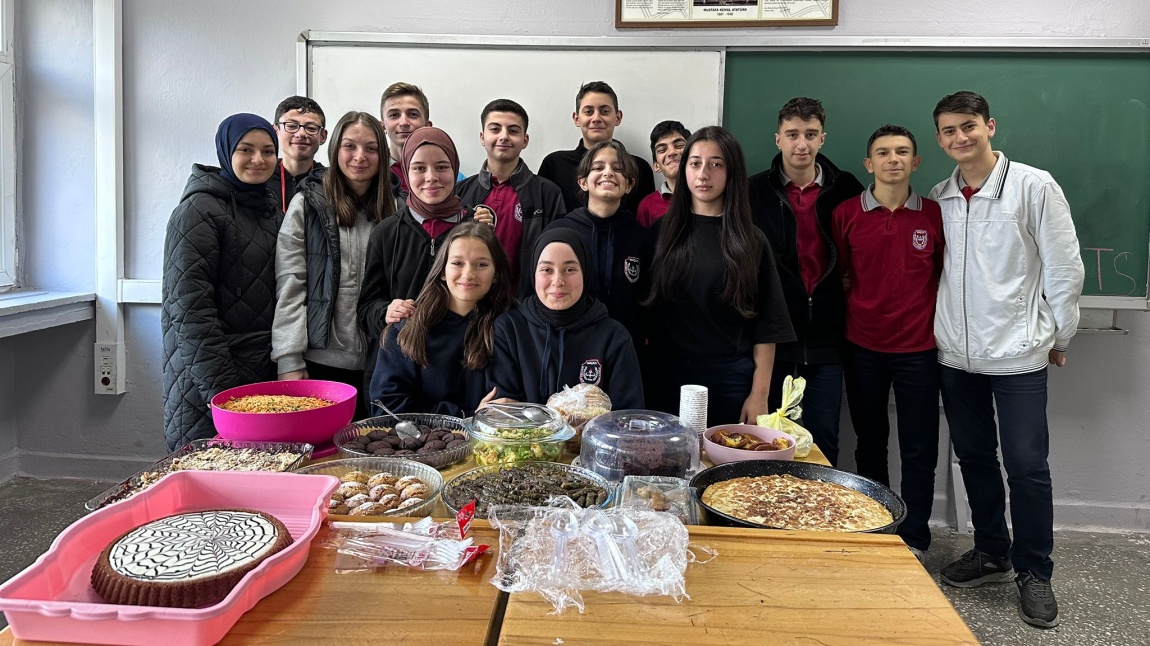 12/12/2023 tarihinde Mehmet Akif Ersoy Anadolu Lisesi 10/A sınıfı öğrencileri ile YERLİ MALI HAFTASI etkinliği yapıldı.